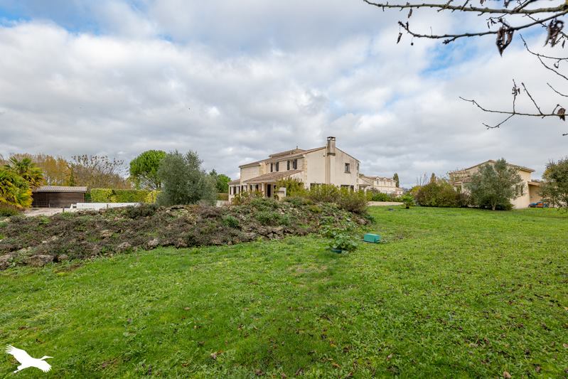 Vente Maison ECHEBRUNE - 8 pièces -200 m² - (17800)