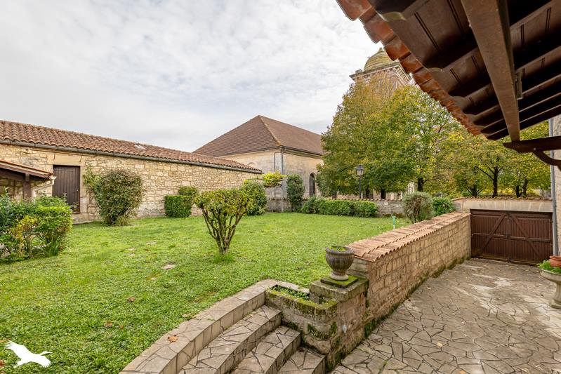 Vente Maison PONS - 8 pièces -242 m² - (17800)