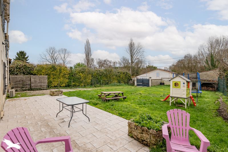 Vente Maison ECHEBRUNE - 6 pièces -161 m² - (17800)