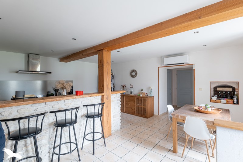 Vente Maison ECHEBRUNE - 6 pièces -161 m² - (17800)