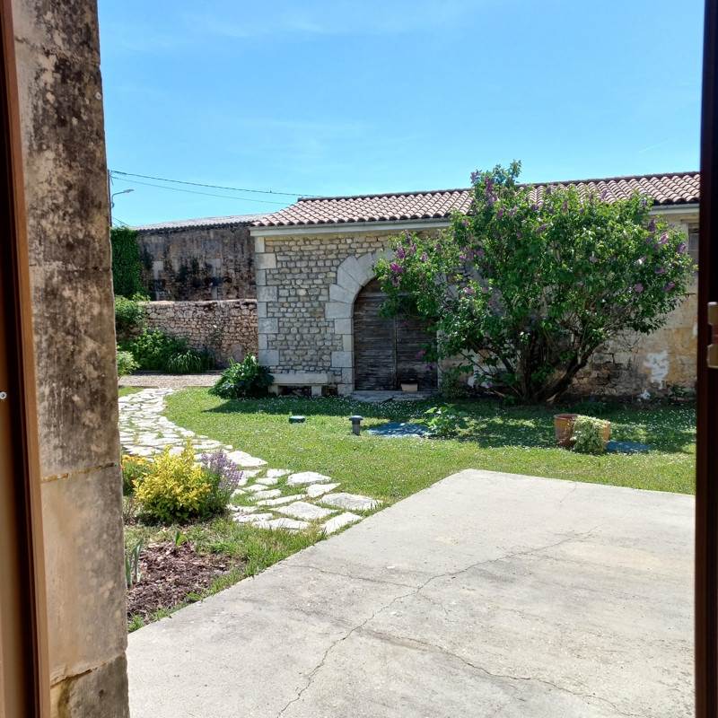Vente Maison PONS - 7 pièces -175 m² - (17800)
