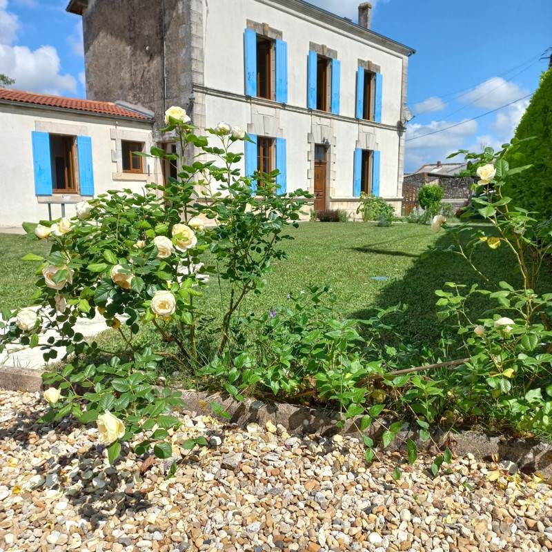 Vente Maison PONS - 7 pièces -175 m² - (17800)