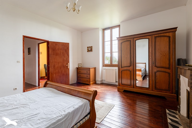 Vente Maison PONS - 7 pièces -175 m² - (17800)