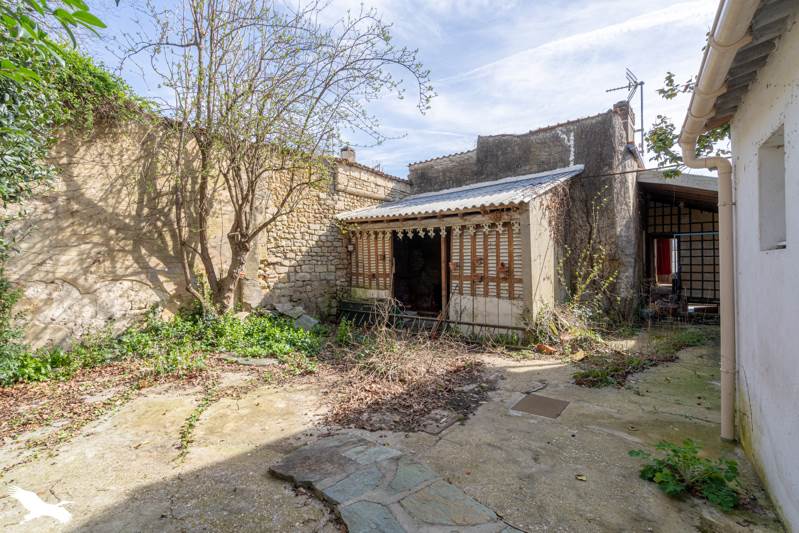 Vente Maison PONS - 7 pièces -179 m² - (17800)