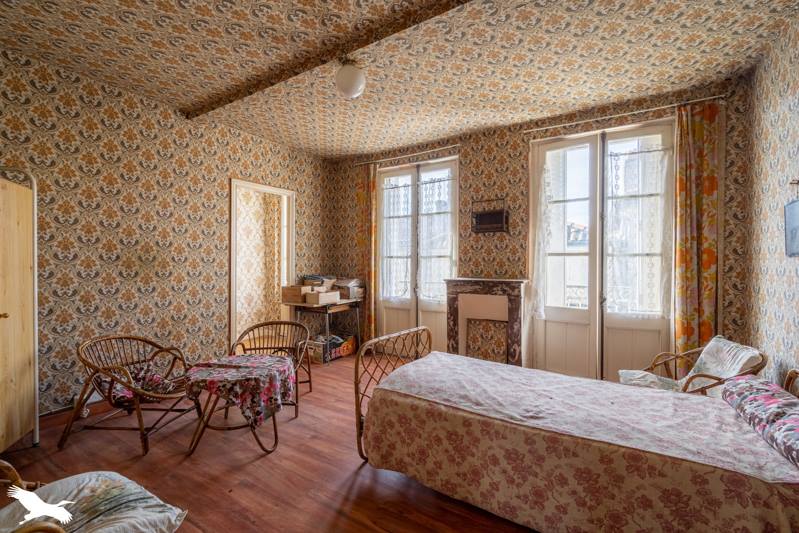 Vente Maison PONS - 7 pièces -179 m² - (17800)