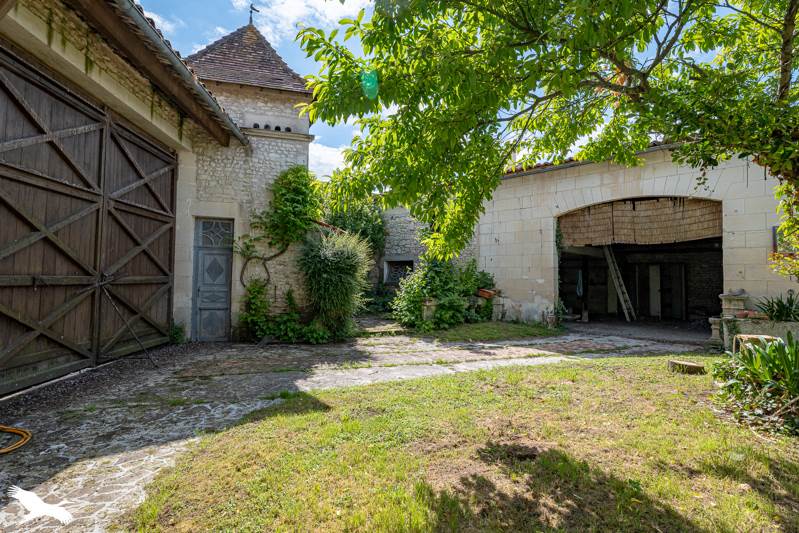 Vente Maison PERIGNAC - 10 pièces -246 m² - (17800)