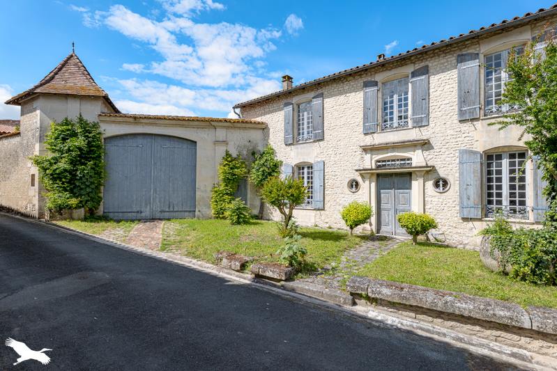 Vente Maison PERIGNAC - 10 pièces -246 m² - (17800)