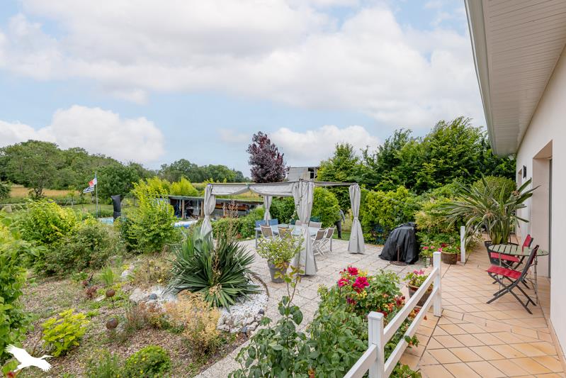 Vente Maison Pérignac - 6 pièces -174 m² - (17800)
