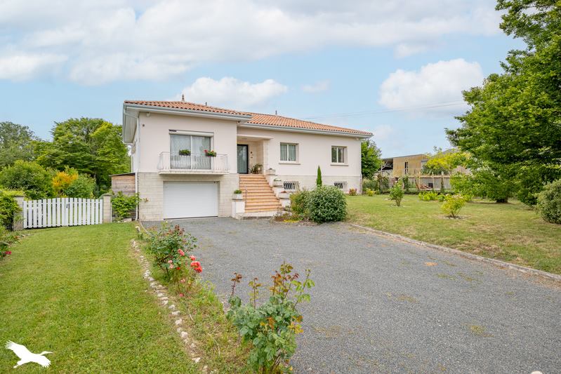 Vente Maison Pérignac - 6 pièces -174 m² - (17800)