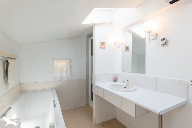 Vente Maison CHAMPAGNOLLES - 6 pièces -200 m² - (17240)