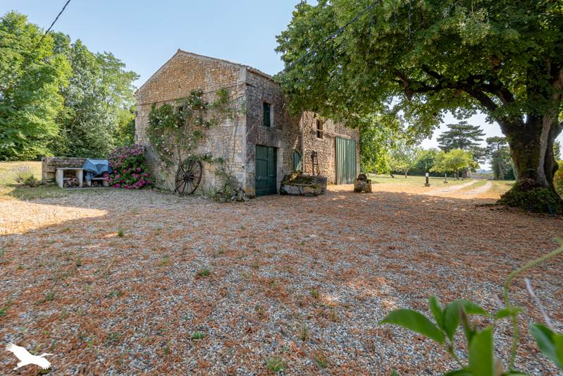 Vente Maison CHAMPAGNOLLES - 6 pièces -200 m² - (17240)