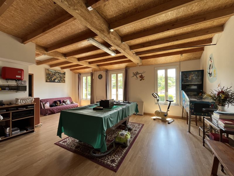 Vente Maison SALIGNAC SUR CHARENTE - 5 pièces -209 m² - (17800)