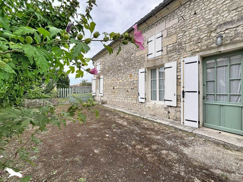 Vente Maison Saint-Léger - 4 pièces -105 m² - (17800)