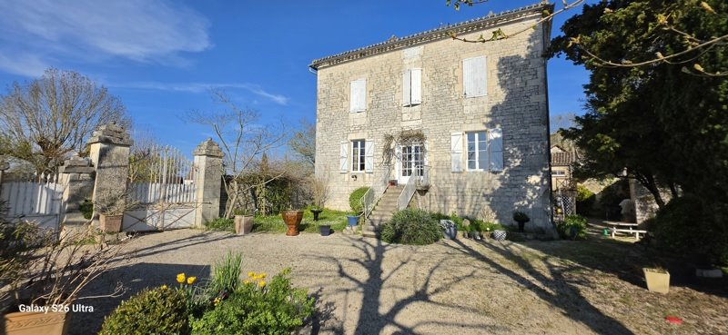 Vente Maison MONTDOUMERC - 7 pièces -405 m² - (46230)