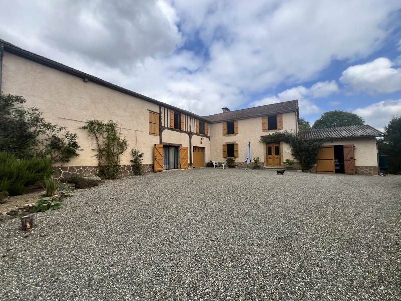 Vente Maison Aux-Aussat - 6 pièces -240 m² - (32170)