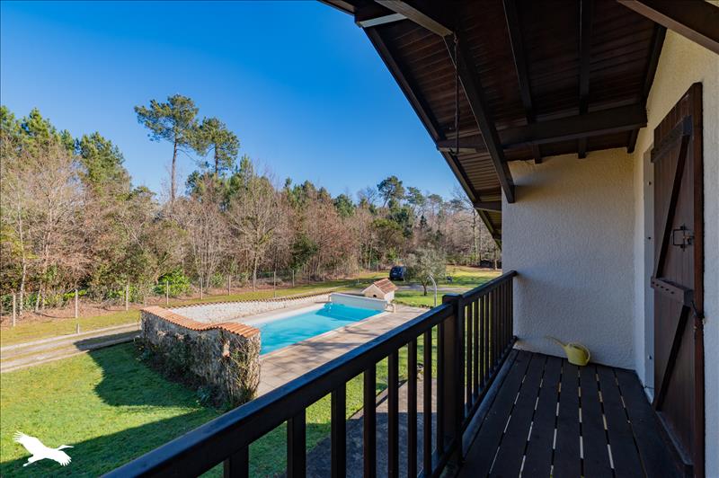 Vente Maison ST SAUVEUR - 6 pièces -140 m² - (33250)