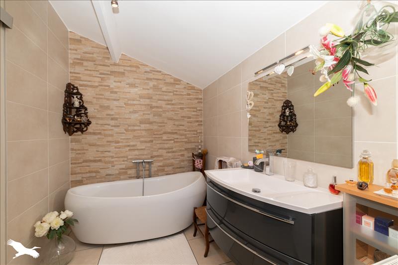 Vente Maison ST SAUVEUR - 6 pièces -140 m² - (33250)