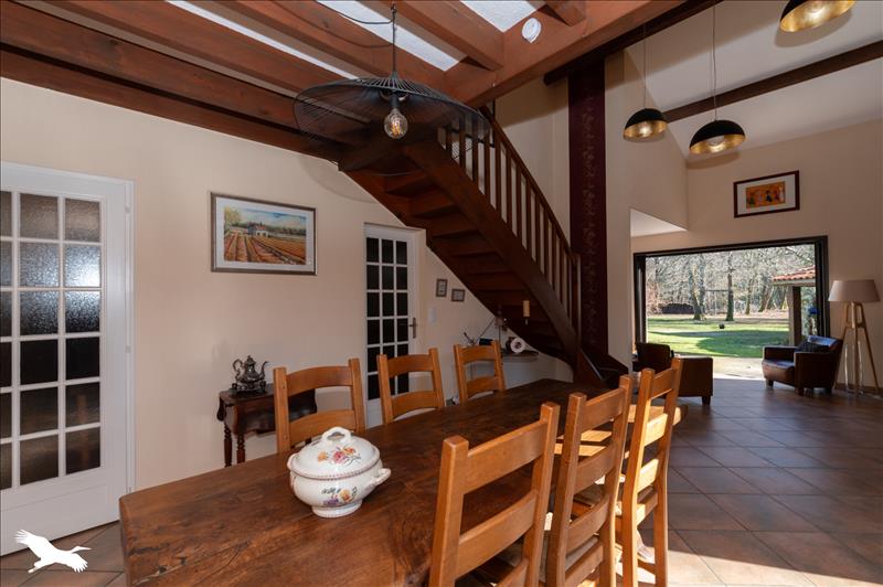 Vente Maison ST SAUVEUR - 6 pièces -140 m² - (33250)