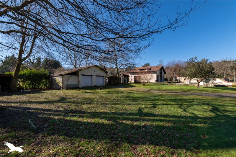 Vente Maison ST SAUVEUR - 6 pièces -140 m² - (33250)