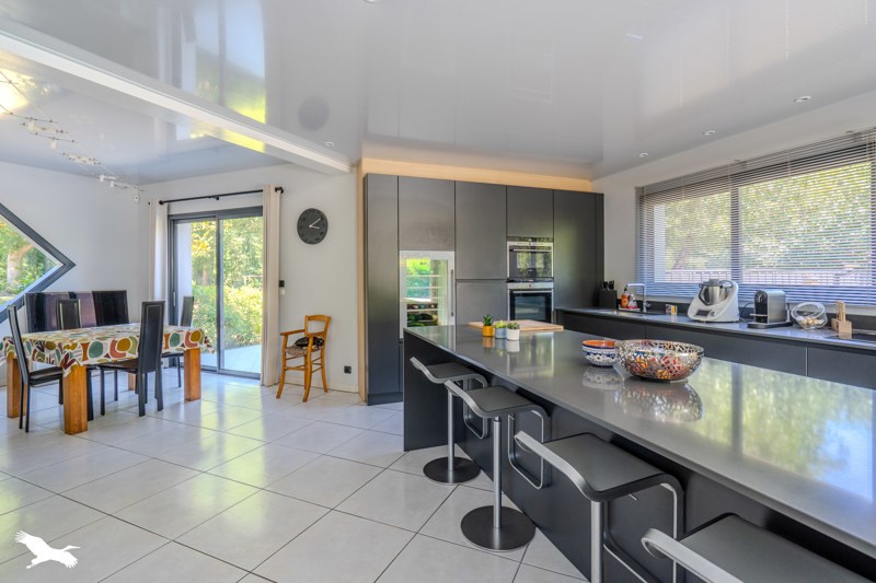 Vente Maison VENDAYS MONTALIVET - 8 pièces -300 m² - (33930)