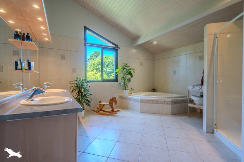 Vente Maison VENDAYS MONTALIVET - 8 pièces -300 m² - (33930)