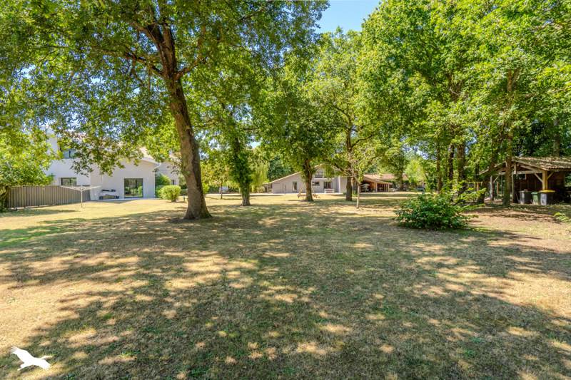 Vente Maison VENDAYS MONTALIVET - 8 pièces -300 m² - (33930)