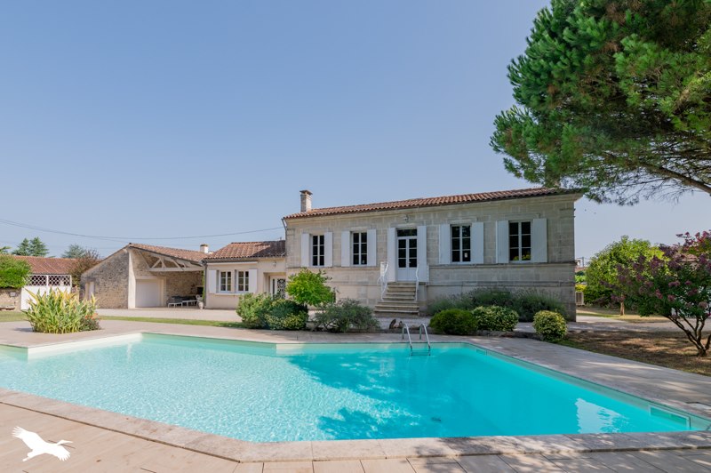 Vente Maison ST SEURIN DE CADOURNE - 6 pièces -137 m² - (33180)