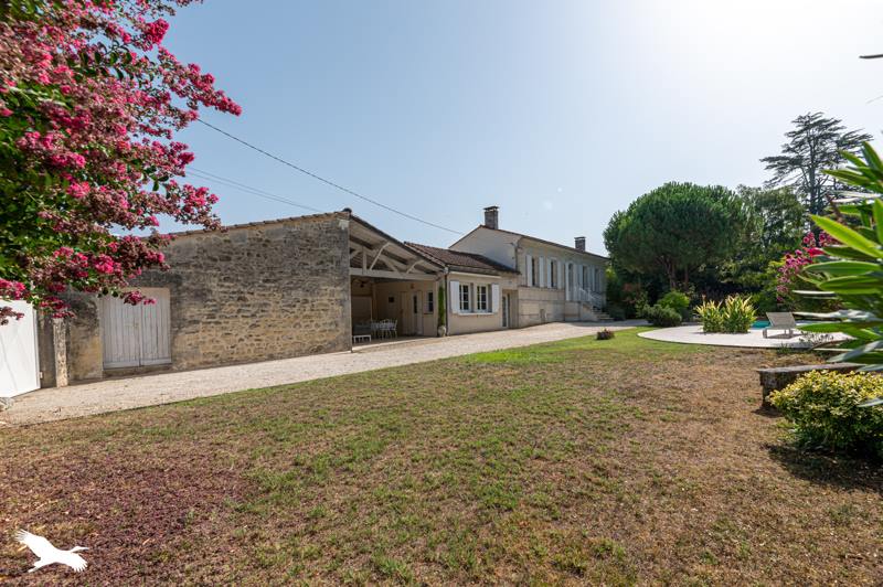 Vente Maison ST SEURIN DE CADOURNE - 6 pièces -137 m² - (33180)