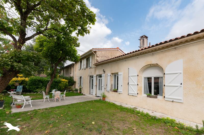 Vente Maison ST ESTEPHE - 5 pièces -106 m² - (33180)