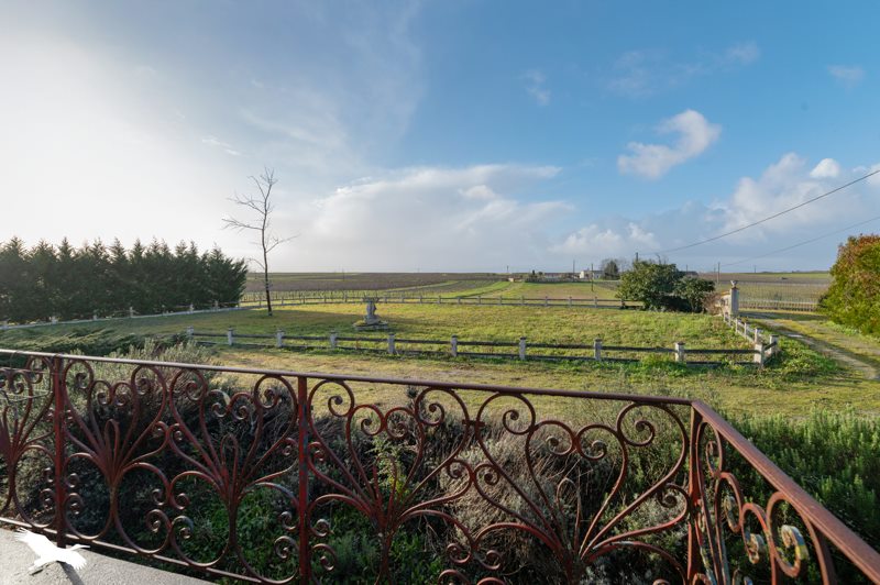 Vente Maison ST SEURIN DE CADOURNE - 5 pièces -175 m² - (33180)