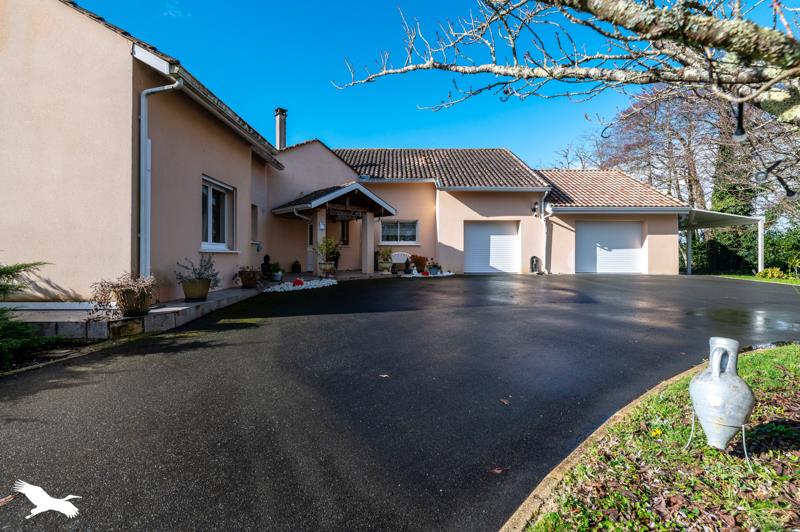Vente Maison CUSSAC FORT MEDOC - 5 pièces -275 m² - (33460)