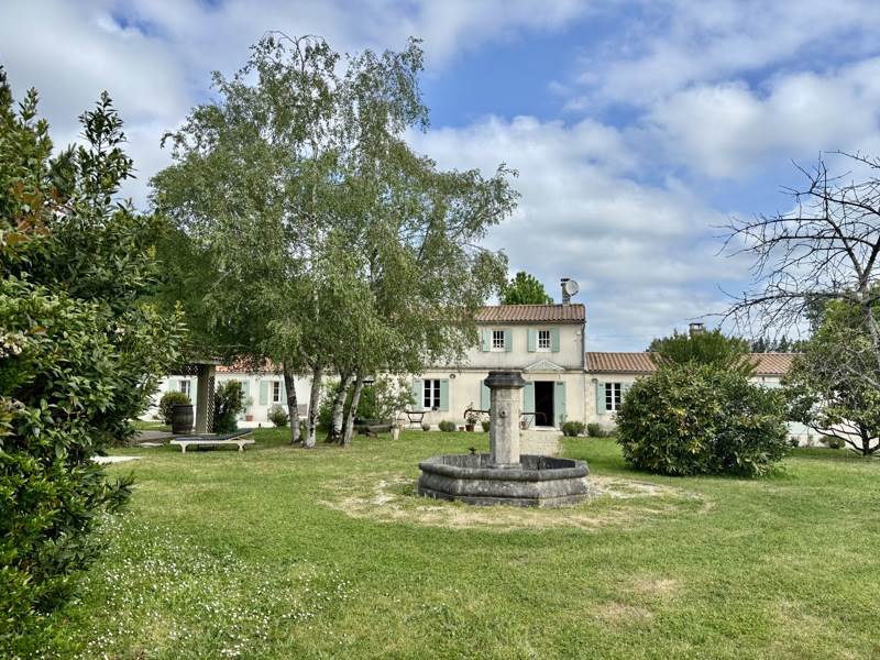 Maison 9 pièces 253 m² · à Cissac-Médoc · 253 m² · 462 000 €