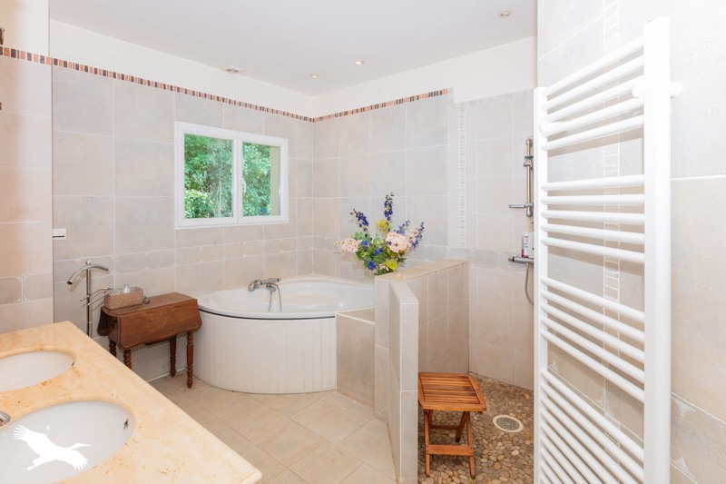 Vente Maison RAZENGUES - 7 pièces -250 m² - (32600)