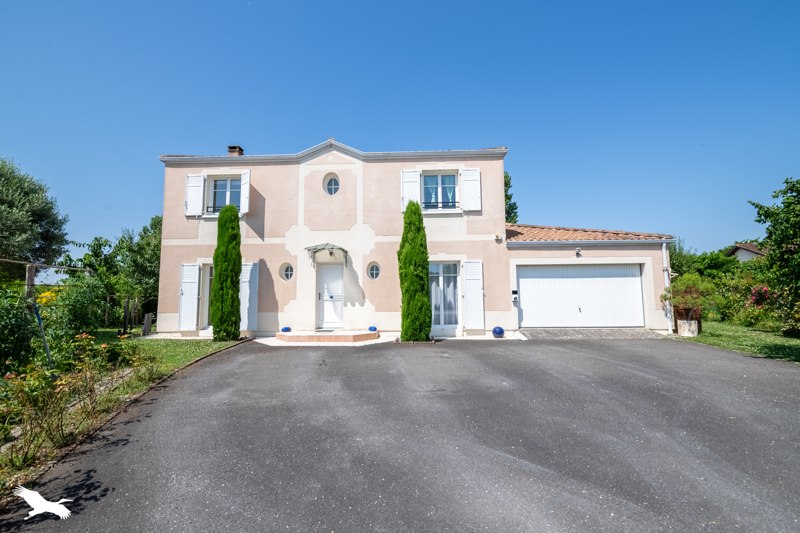Vente Maison CARIGNAN DE BORDEAUX - 7 pièces -152 m² - (33360)