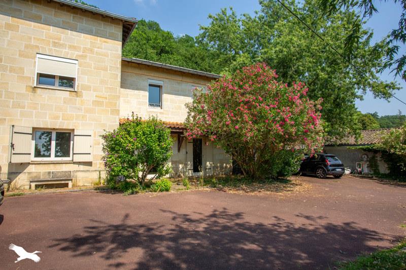 Vente Maison QUINSAC - 4 pièces -203 m² - (33360)