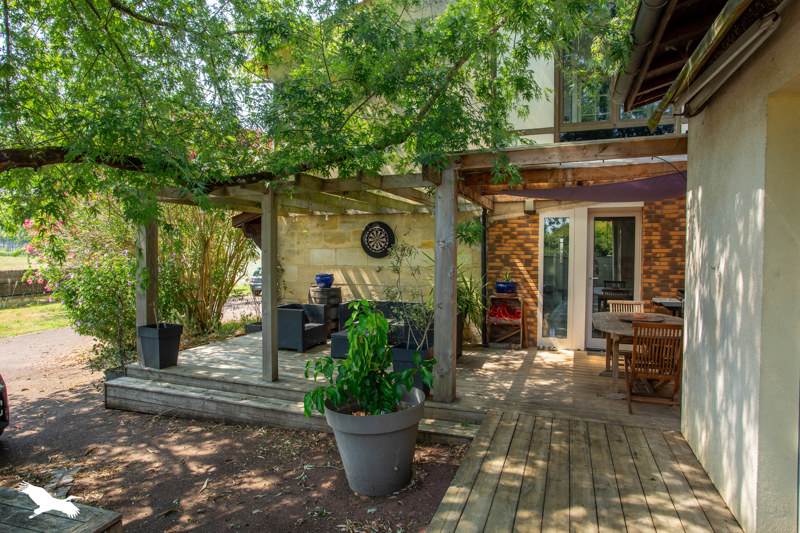 Vente Maison QUINSAC - 4 pièces -203 m² - (33360)