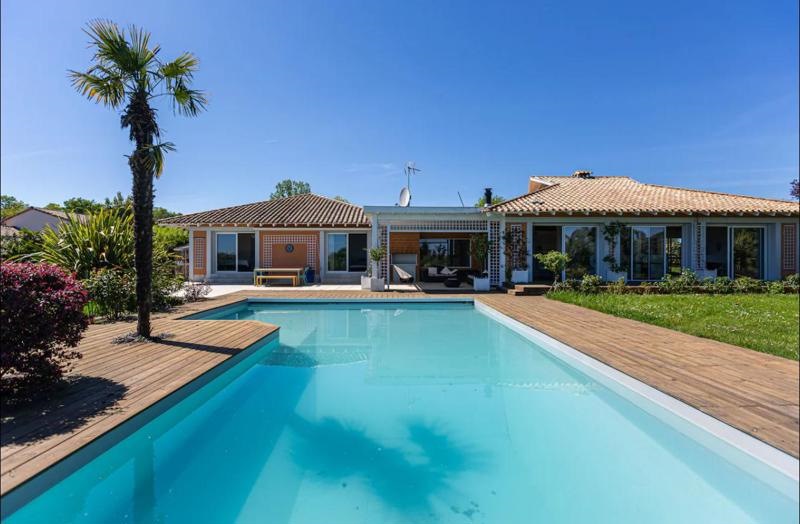 Vente Maison CARIGNAN DE BORDEAUX - 7 pièces -245 m² - (33360)