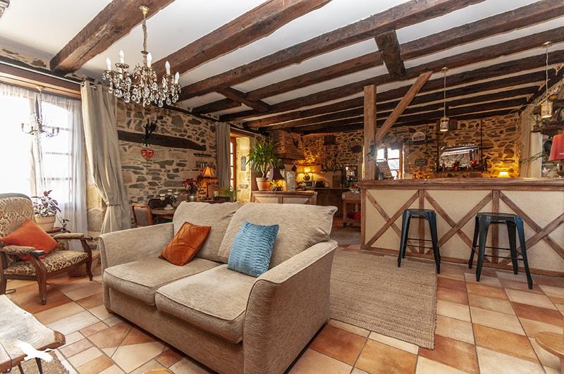Vente Maison NANTHIAT - 5 pièces -146 m² - (24800)