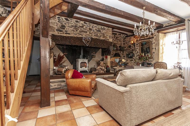 Vente Maison NANTHIAT - 5 pièces -146 m² - (24800)