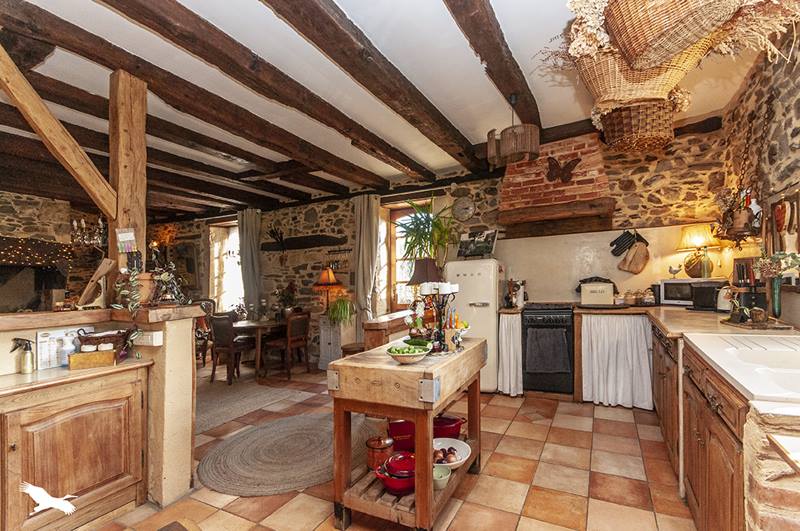 Vente Maison NANTHIAT - 5 pièces -146 m² - (24800)