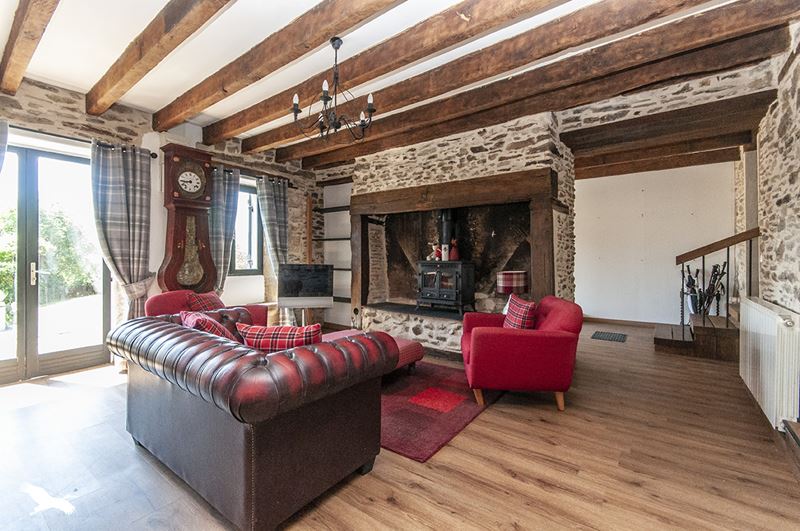 Vente Maison NANTHIAT - 8 pièces -378 m² - (24800)