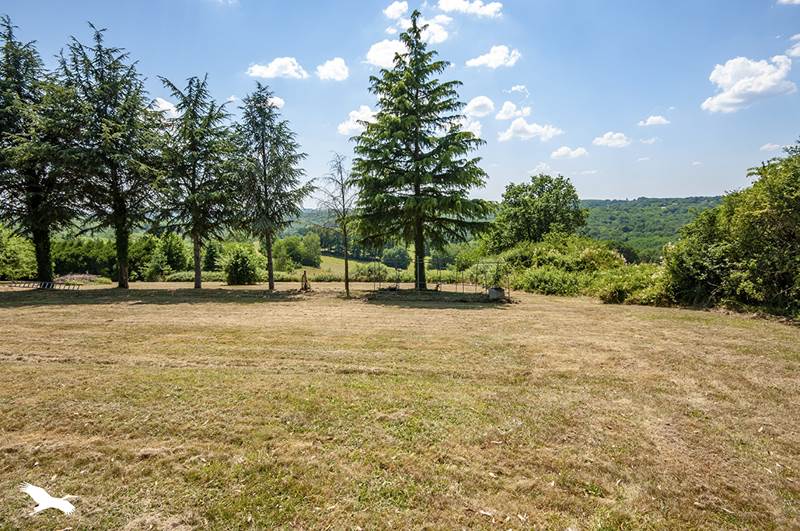 Vente Maison NANTHIAT - 8 pièces -378 m² - (24800)