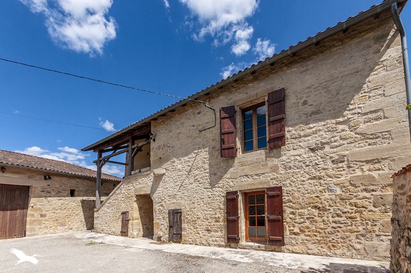 Maison 6 pièces 227 m² · à Nantheuil · 227 m² · 335 000 €