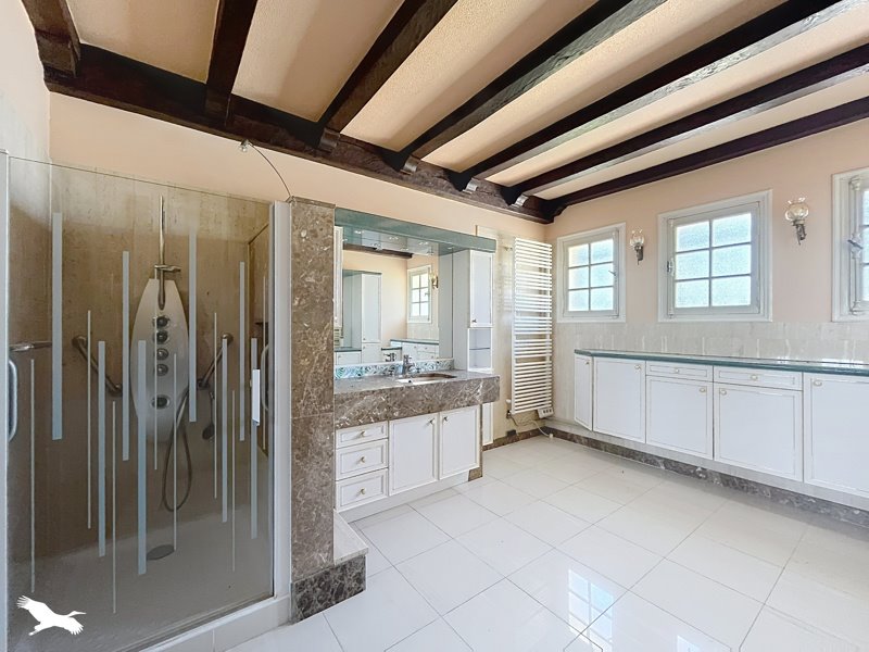 Vente Maison BIGANOS - 5 pièces -210 m² - (33380)