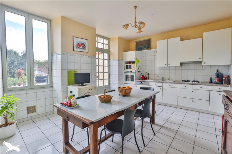 Vente Maison BARBEZIEUX ST HILAIRE - 13 pièces -345 m² - (16300)