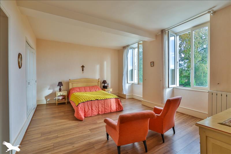 Vente Maison BARBEZIEUX ST HILAIRE - 13 pièces -345 m² - (16300)