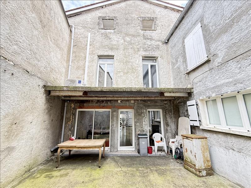 Vente Immeuble Barbezieux-Saint-Hilaire - -  231 m² - (16300)