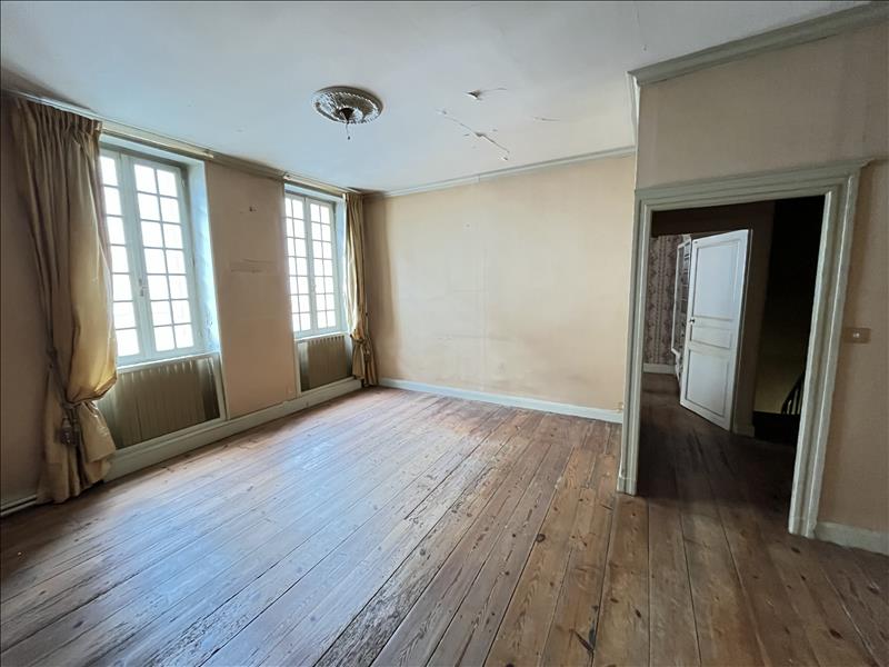 Vente Maison Barbezieux-Saint-Hilaire - 9 pièces -159 m² - (16300)