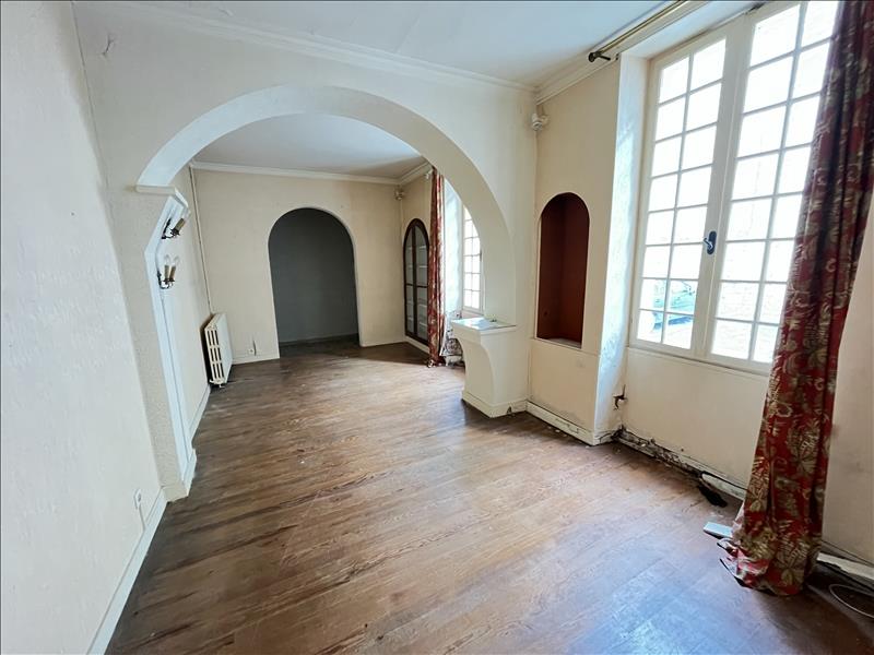 Vente Maison Barbezieux-Saint-Hilaire - 9 pièces -159 m² - (16300)