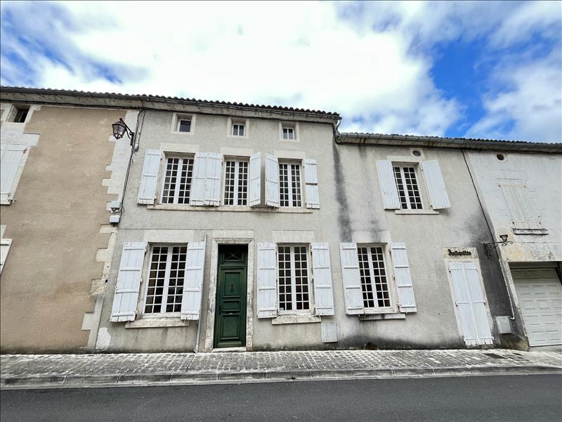 Vente Maison Barbezieux-Saint-Hilaire - 9 pièces -159 m² - (16300)